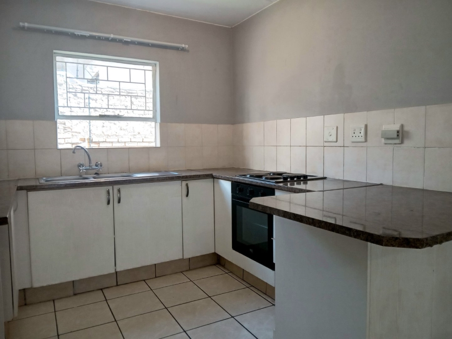 To Let 2 Bedroom Property for Rent in Little Falls Gauteng