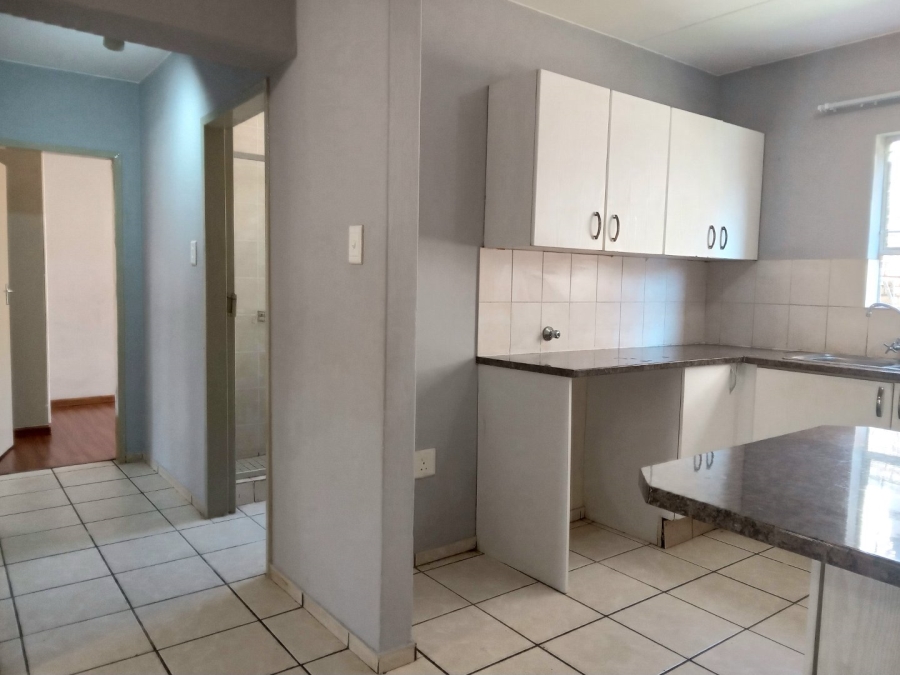 To Let 2 Bedroom Property for Rent in Little Falls Gauteng