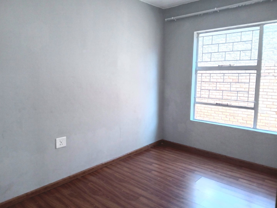 To Let 2 Bedroom Property for Rent in Little Falls Gauteng