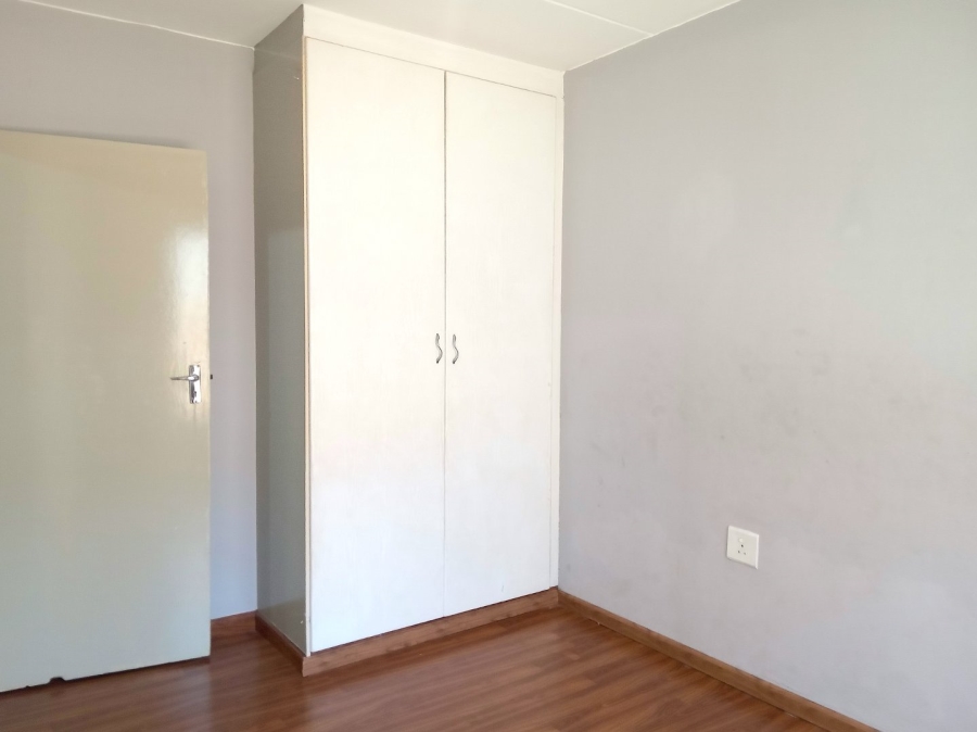 To Let 2 Bedroom Property for Rent in Little Falls Gauteng