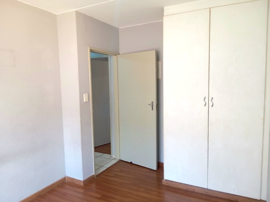 To Let 2 Bedroom Property for Rent in Little Falls Gauteng