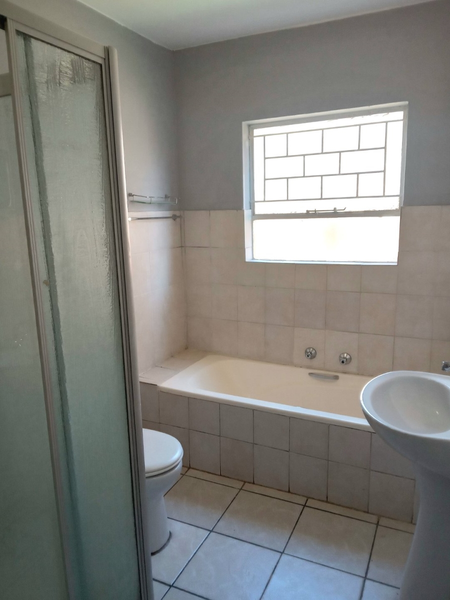 To Let 2 Bedroom Property for Rent in Little Falls Gauteng