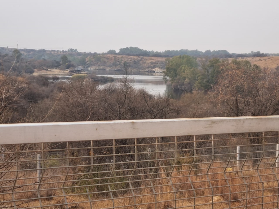  Bedroom Property for Sale in Vaaloewer Gauteng