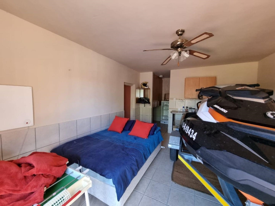 2 Bedroom Property for Sale in Vaaloewer Gauteng