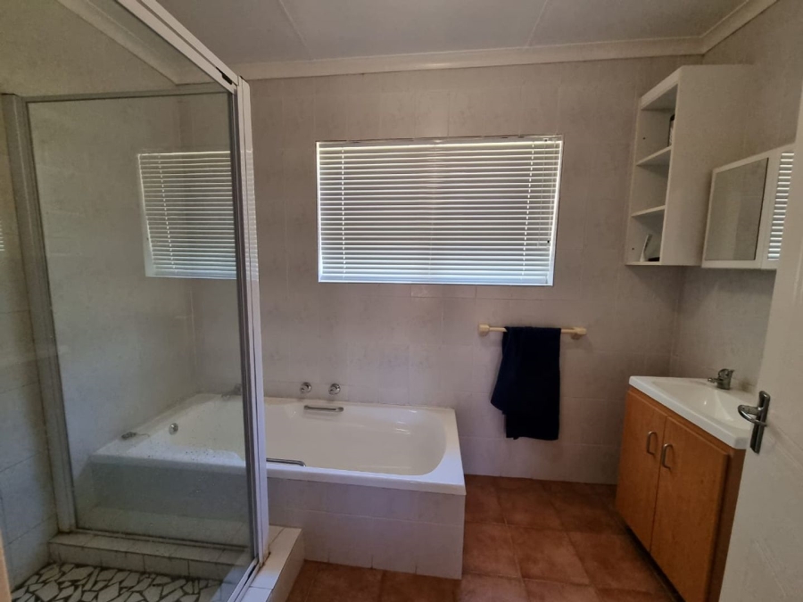 2 Bedroom Property for Sale in Vaaloewer Gauteng