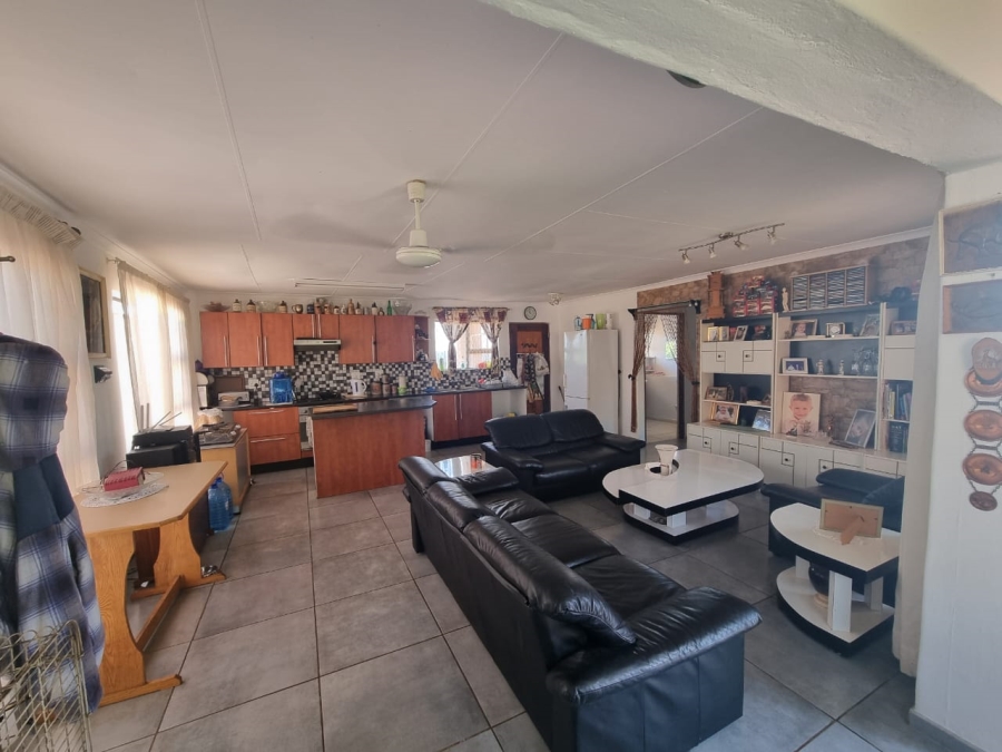 4 Bedroom Property for Sale in Vaaloewer Gauteng