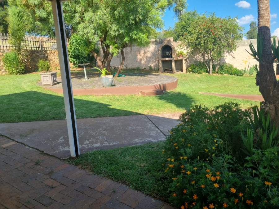 4 Bedroom Property for Sale in Vaaloewer Gauteng