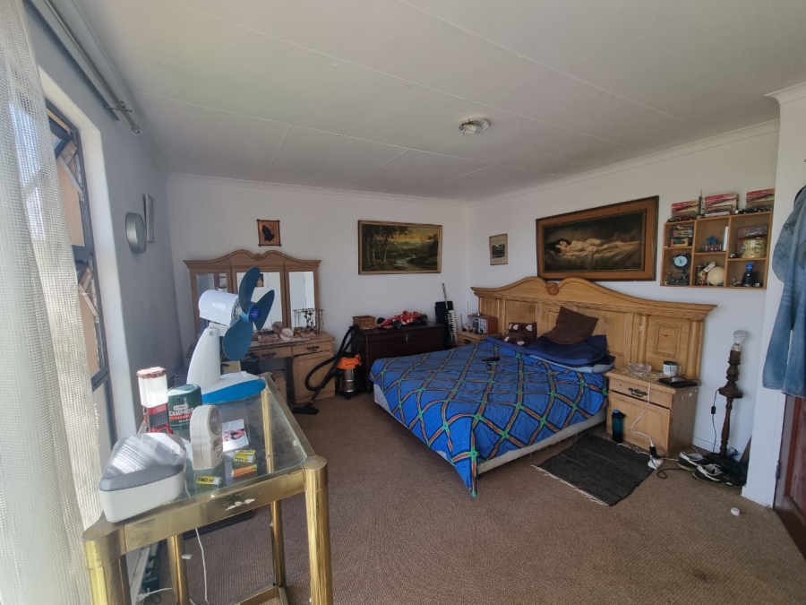 4 Bedroom Property for Sale in Vaaloewer Gauteng