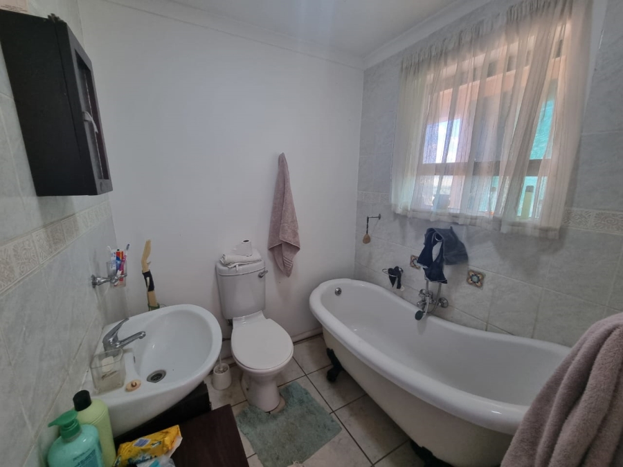 4 Bedroom Property for Sale in Vaaloewer Gauteng