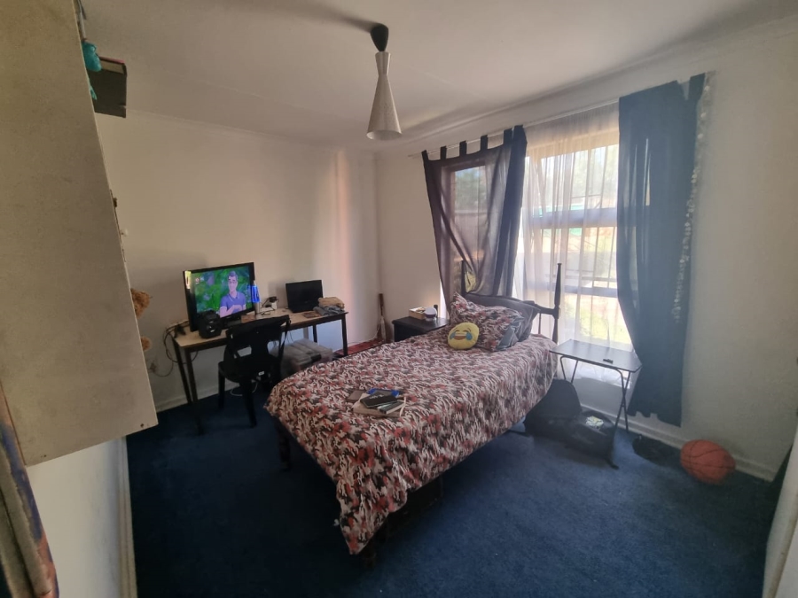 4 Bedroom Property for Sale in Vaaloewer Gauteng