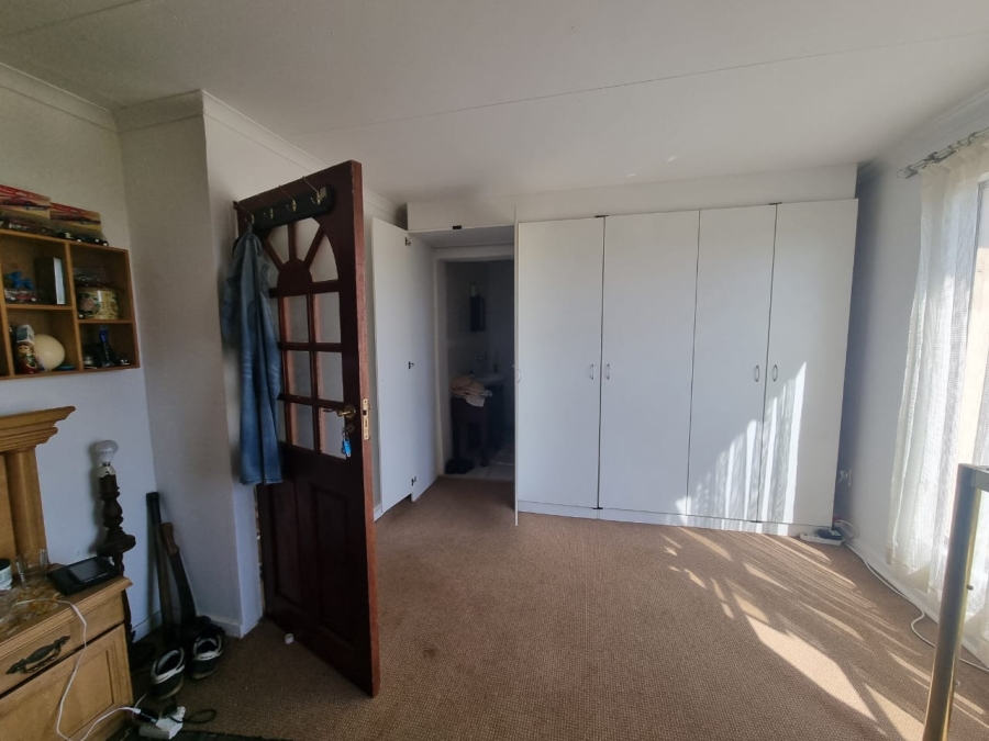 4 Bedroom Property for Sale in Vaaloewer Gauteng