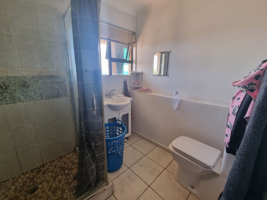 4 Bedroom Property for Sale in Vaaloewer Gauteng