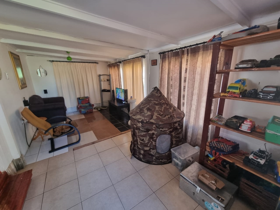 4 Bedroom Property for Sale in Vaaloewer Gauteng