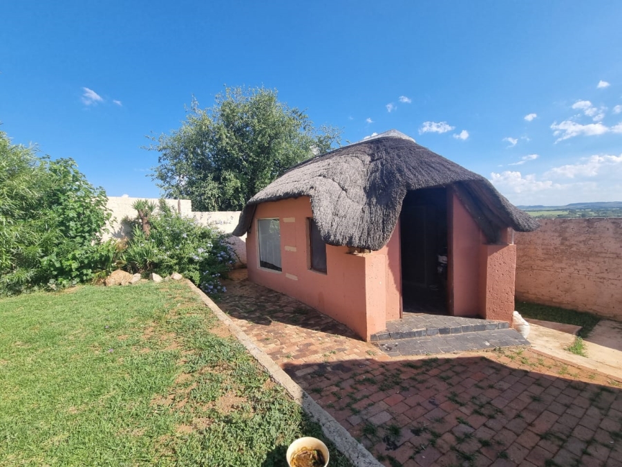 4 Bedroom Property for Sale in Vaaloewer Gauteng