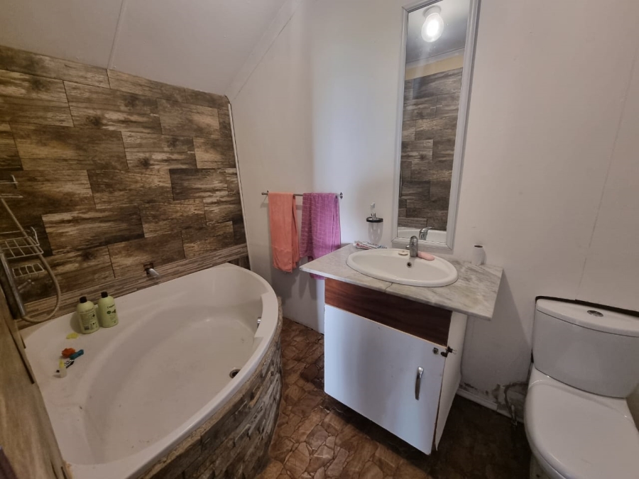 4 Bedroom Property for Sale in Vaaloewer Gauteng