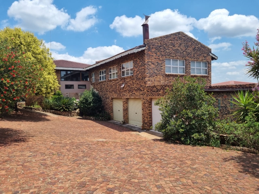 4 Bedroom Property for Sale in Vaaloewer Gauteng