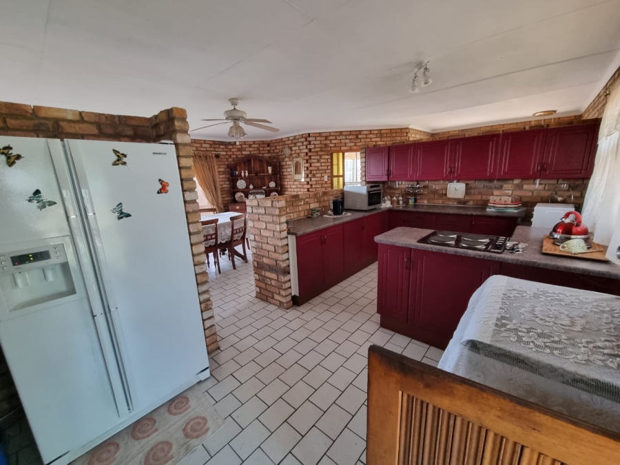 4 Bedroom Property for Sale in Vaaloewer Gauteng