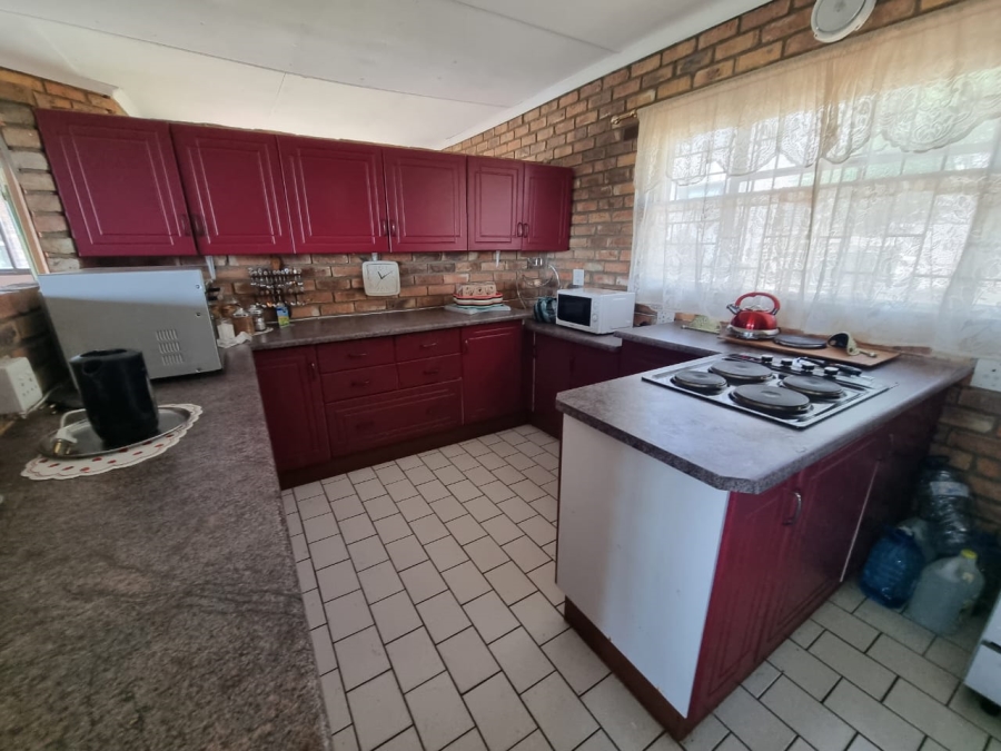 4 Bedroom Property for Sale in Vaaloewer Gauteng