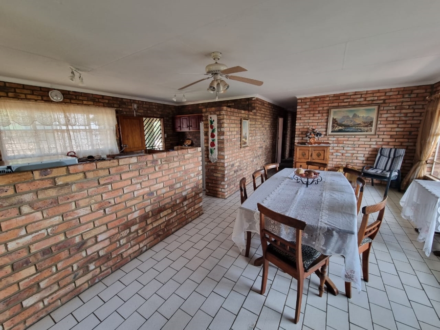 4 Bedroom Property for Sale in Vaaloewer Gauteng