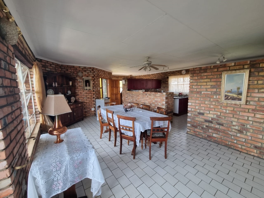 4 Bedroom Property for Sale in Vaaloewer Gauteng