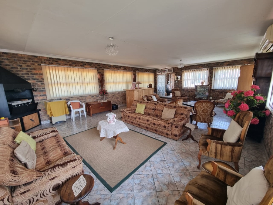 4 Bedroom Property for Sale in Vaaloewer Gauteng