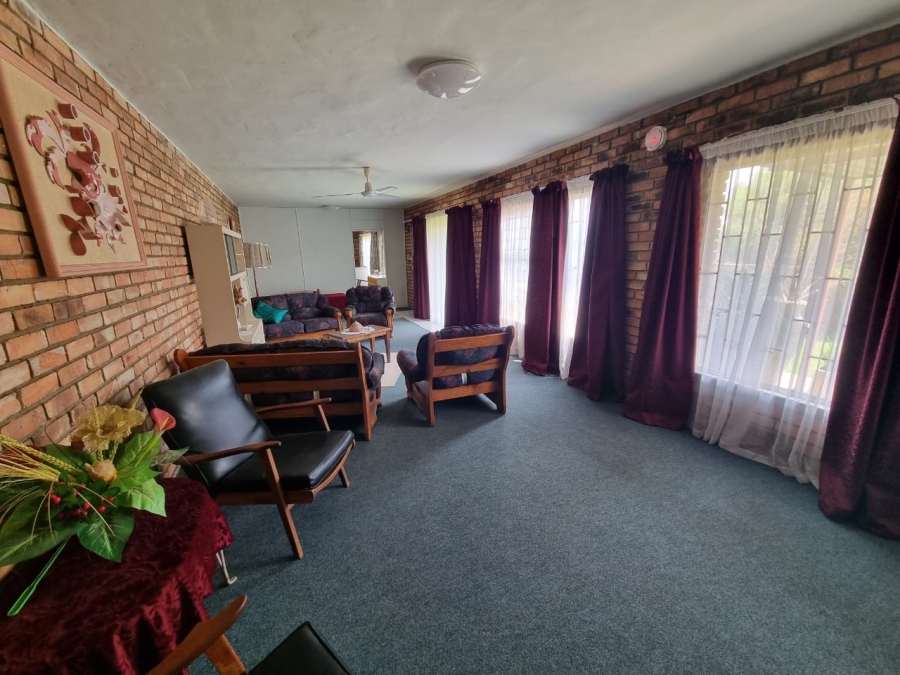 4 Bedroom Property for Sale in Vaaloewer Gauteng