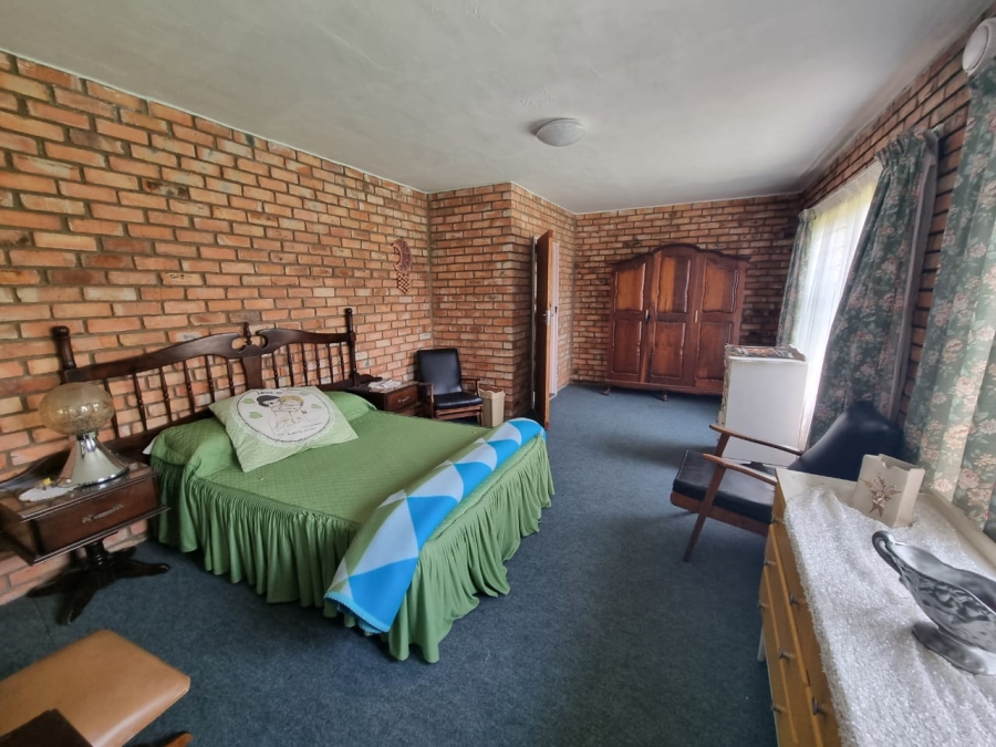 4 Bedroom Property for Sale in Vaaloewer Gauteng