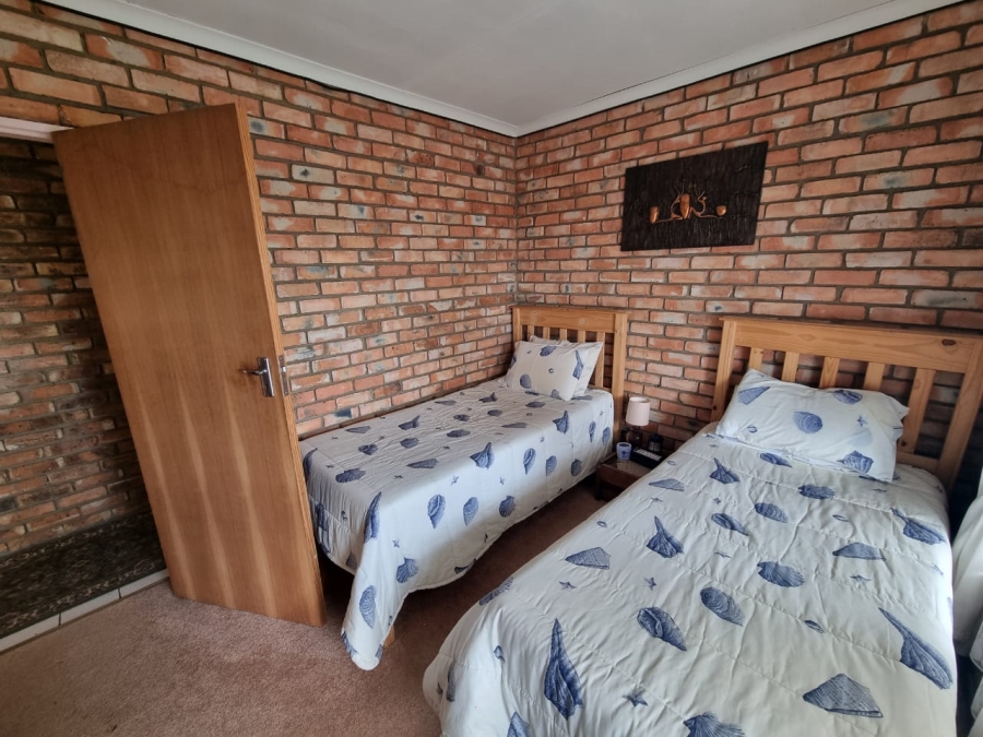 4 Bedroom Property for Sale in Vaaloewer Gauteng