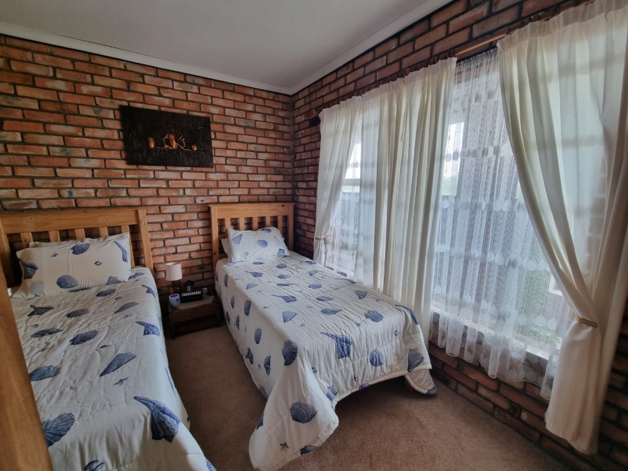 4 Bedroom Property for Sale in Vaaloewer Gauteng