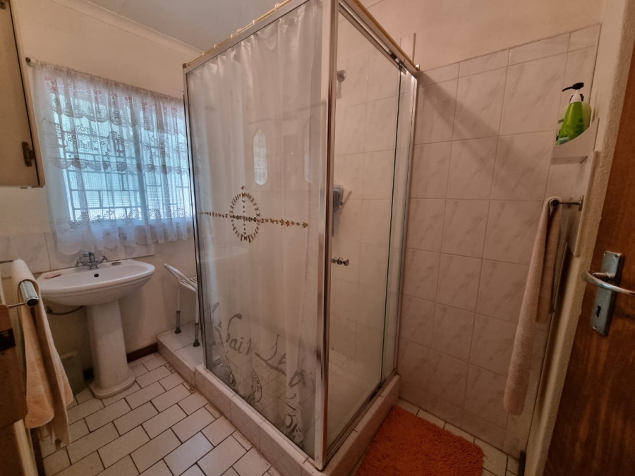 4 Bedroom Property for Sale in Vaaloewer Gauteng