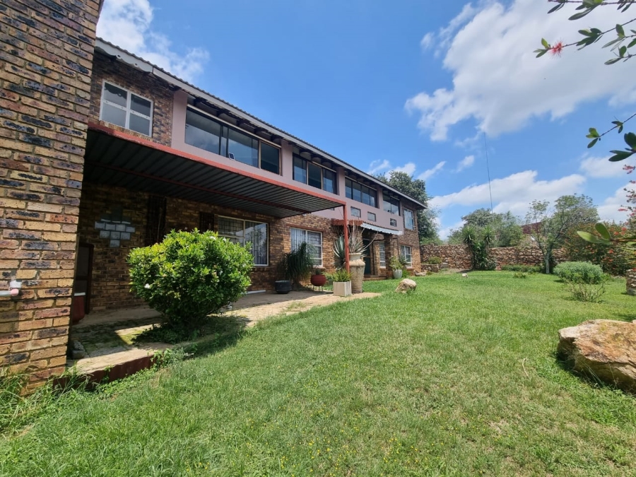 4 Bedroom Property for Sale in Vaaloewer Gauteng