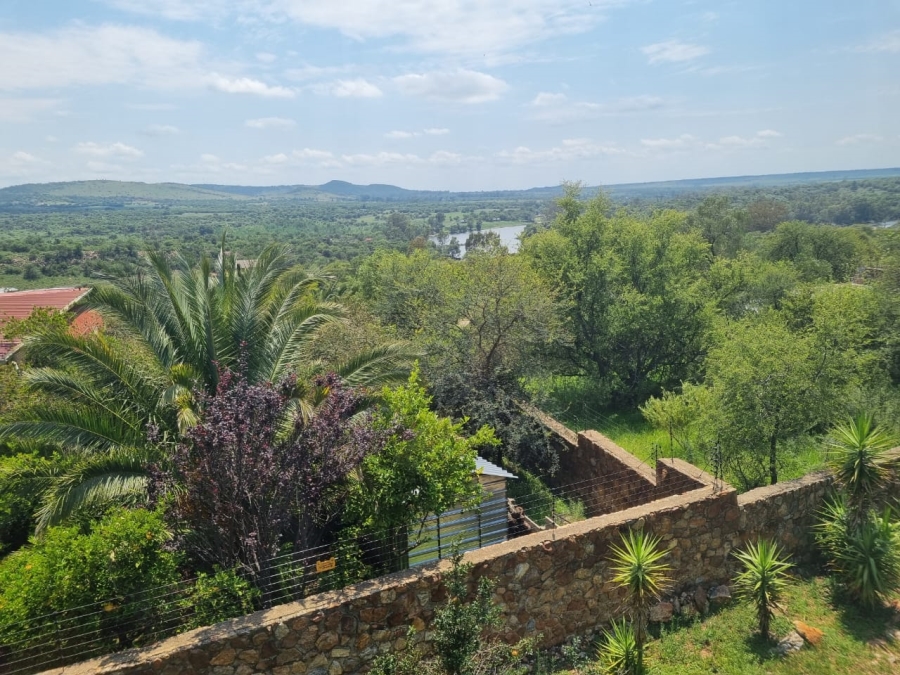 4 Bedroom Property for Sale in Vaaloewer Gauteng