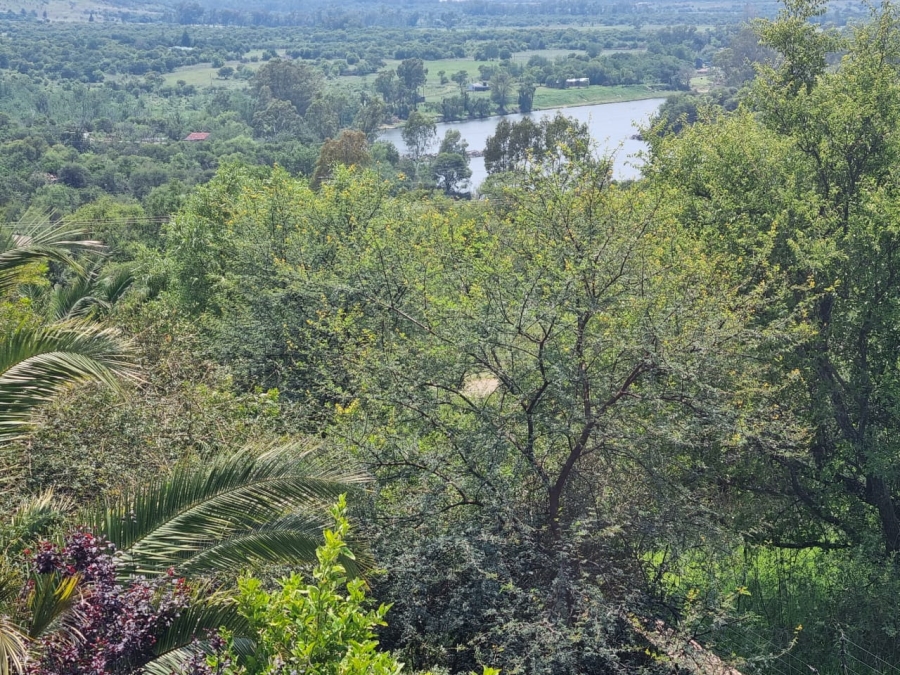 4 Bedroom Property for Sale in Vaaloewer Gauteng