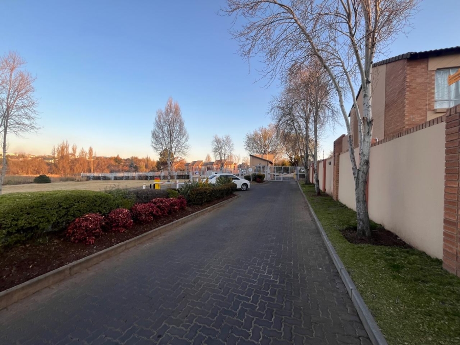 2 Bedroom Property for Sale in Erand Gardens Gauteng
