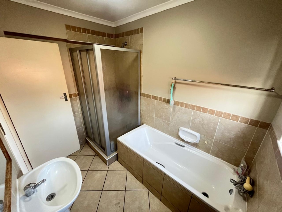 2 Bedroom Property for Sale in Erand Gardens Gauteng