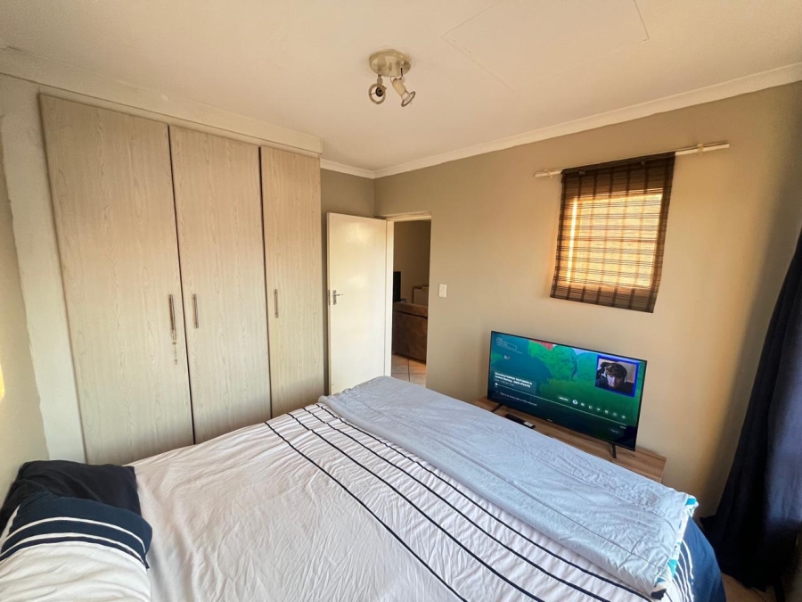2 Bedroom Property for Sale in Erand Gardens Gauteng