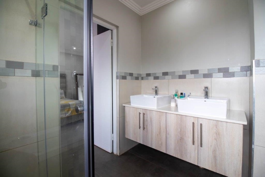 3 Bedroom Property for Sale in Brentwood Park AH Gauteng