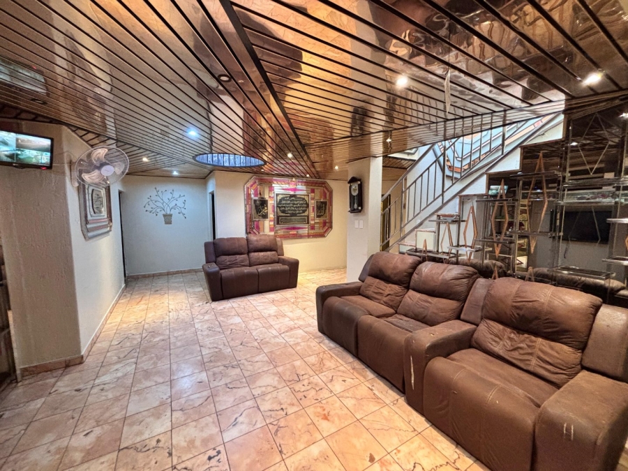 6 Bedroom Property for Sale in Laudium Gauteng