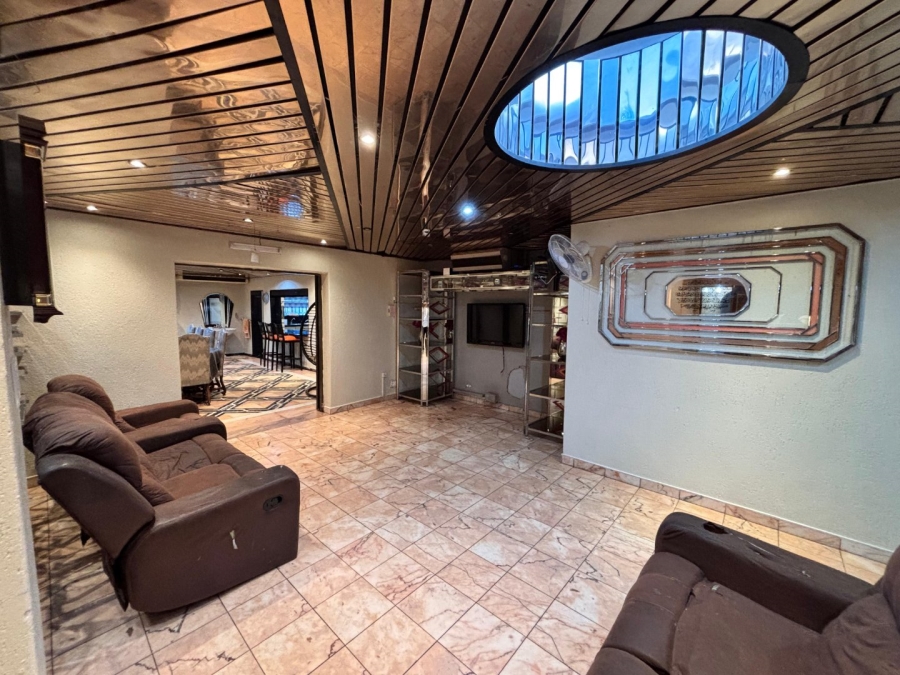 6 Bedroom Property for Sale in Laudium Gauteng