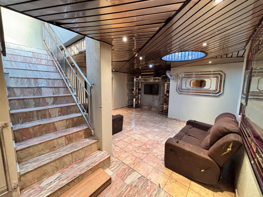 6 Bedroom Property for Sale in Laudium Gauteng