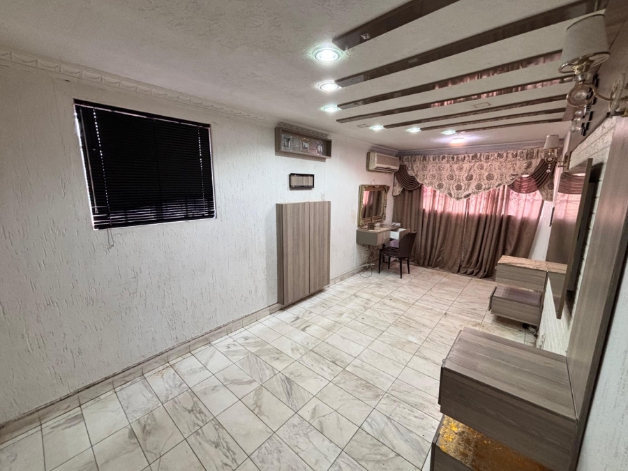 6 Bedroom Property for Sale in Laudium Gauteng