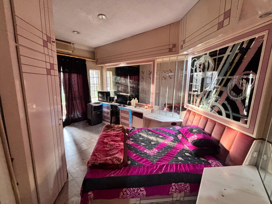 6 Bedroom Property for Sale in Laudium Gauteng