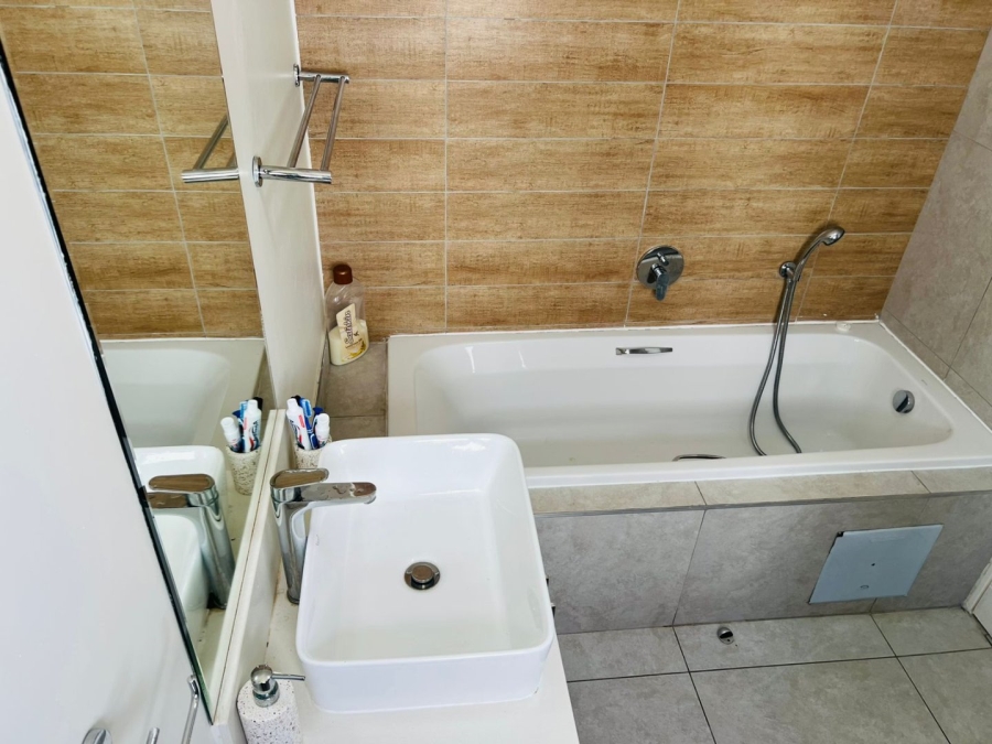1 Bedroom Property for Sale in Modderfontein Gauteng