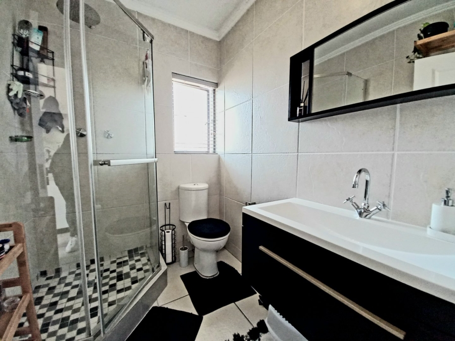 2 Bedroom Property for Sale in Greenstone Hill Gauteng