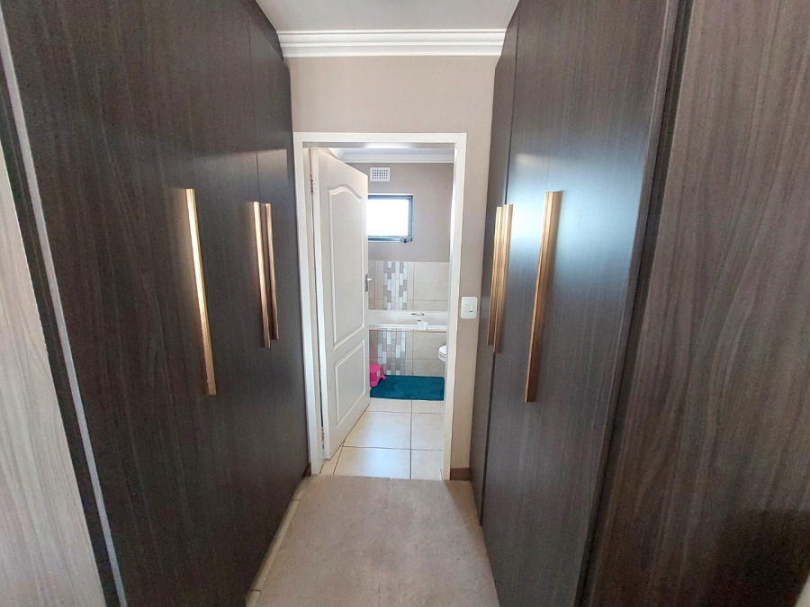 3 Bedroom Property for Sale in Rooihuiskraal North Gauteng