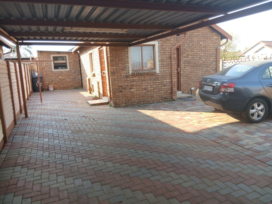 2 Bedroom Property for Sale in Pretoria West Gauteng
