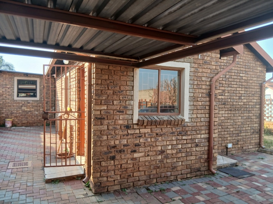 2 Bedroom Property for Sale in Pretoria West Gauteng