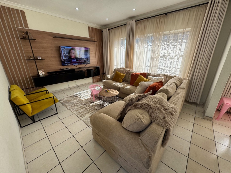 4 Bedroom Property for Sale in Birchleigh North Gauteng