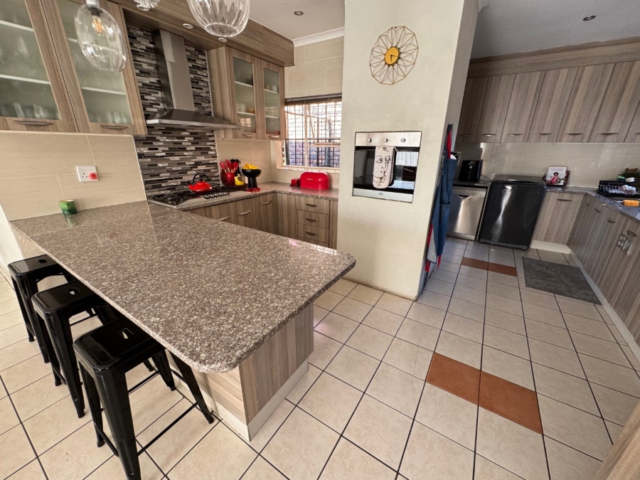 4 Bedroom Property for Sale in Birchleigh North Gauteng