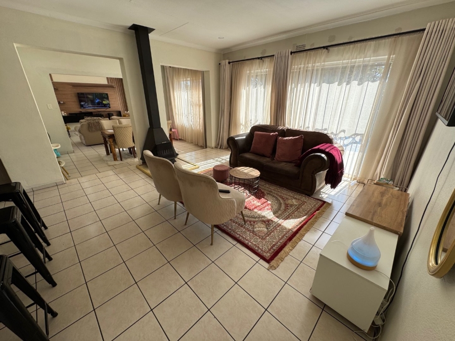 4 Bedroom Property for Sale in Birchleigh North Gauteng